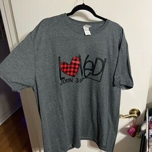 💚 2XL Gray Graphic T-Shirt Loved John 3:16